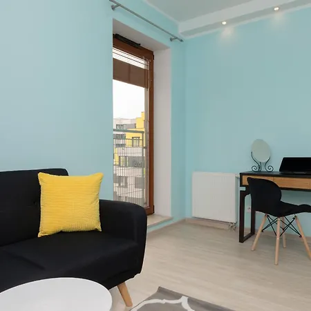 Woronicza With Balcony In Warsaw's Mokotow By Renters * 华沙