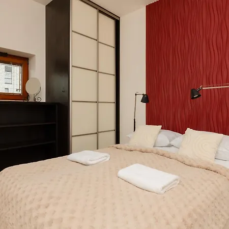 Woronicza With Balcony In Warsaw's Mokotow By Renters