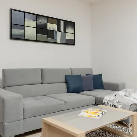 Woronicza With Balcony In Warsaw's Mokotow By Renters 公寓