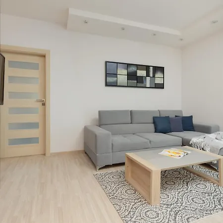 公寓 Woronicza With Balcony In Warsaw's Mokotow By Renters