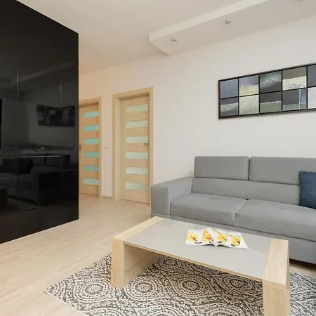 Woronicza With Balcony In Warsaw's Mokotow By Renters 华沙