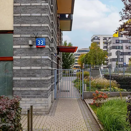 Woronicza With Balcony In Warsaw's Mokotow By Renters 公寓